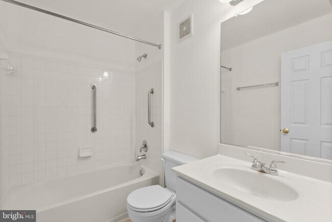 Building Photo - 204 Fallsgrove Blvd