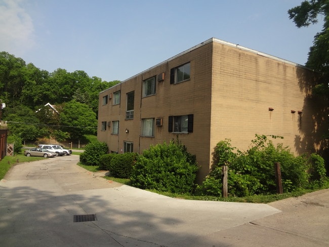 Aparments at 2138-2142 Selim Avenue - Selim Manor