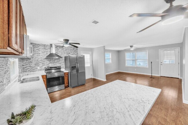 Building Photo - Welcome to your renovated 3-bed, 2-bath gem in scenic Gaffney, SC! $1,450/mo rent