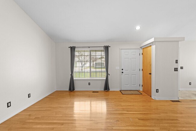 Building Photo - Liberty Lake 4 Bed 2 Bath Home that has been nicely updated