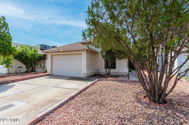 Building Photo - 3013 E Bluefield Ave