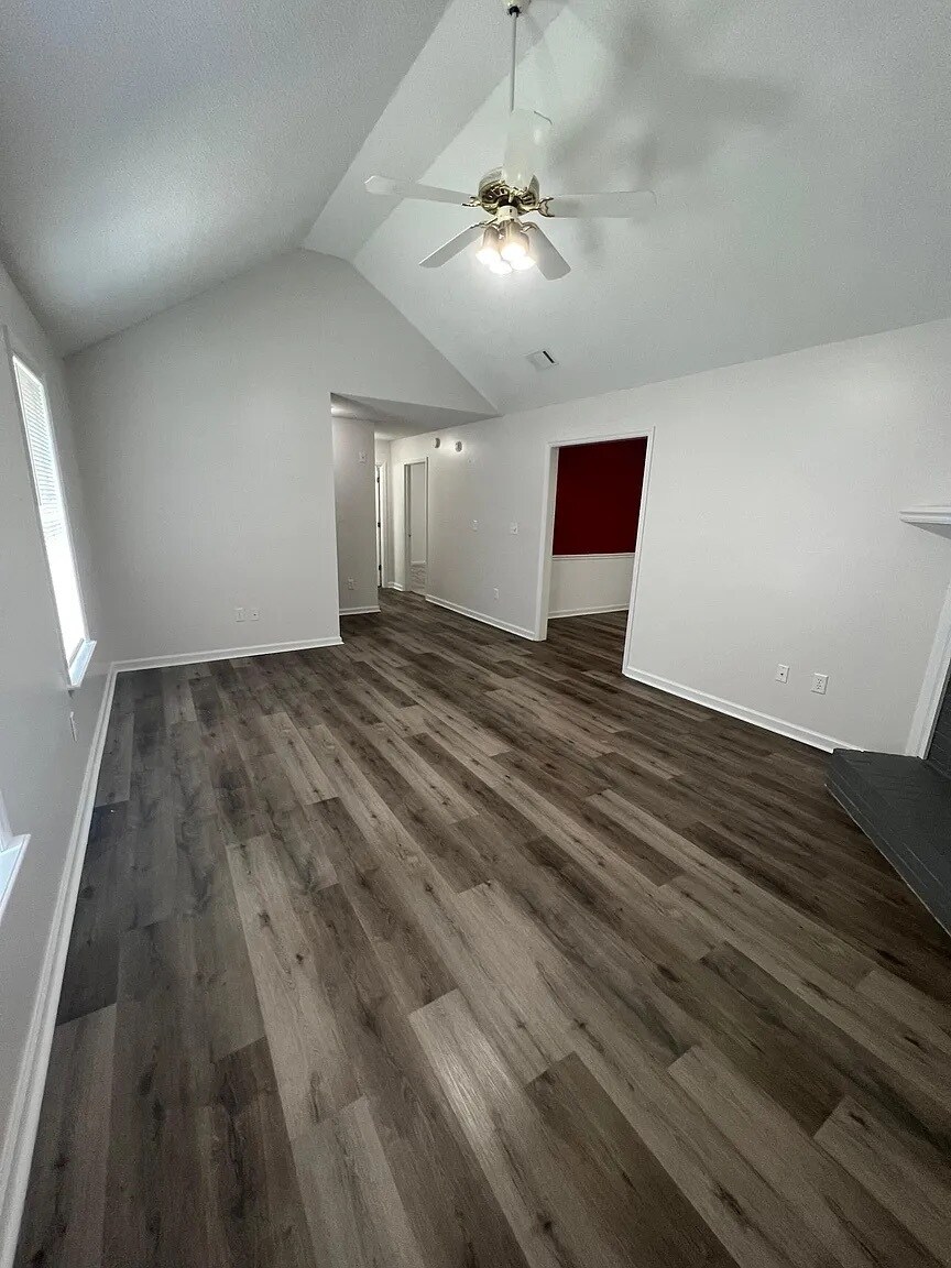 Building Photo - 2945 Pointewest Dr