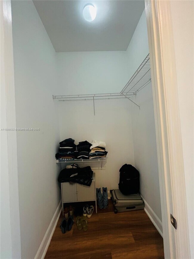 Building Photo - 15051 Royal Oaks Ln