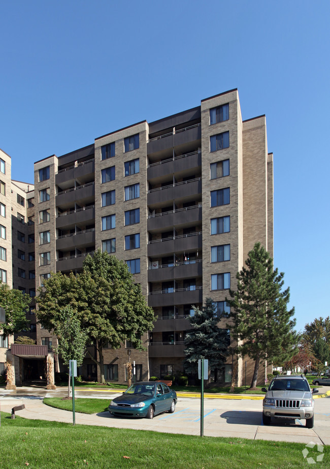 Building Photo - Garden City Tower