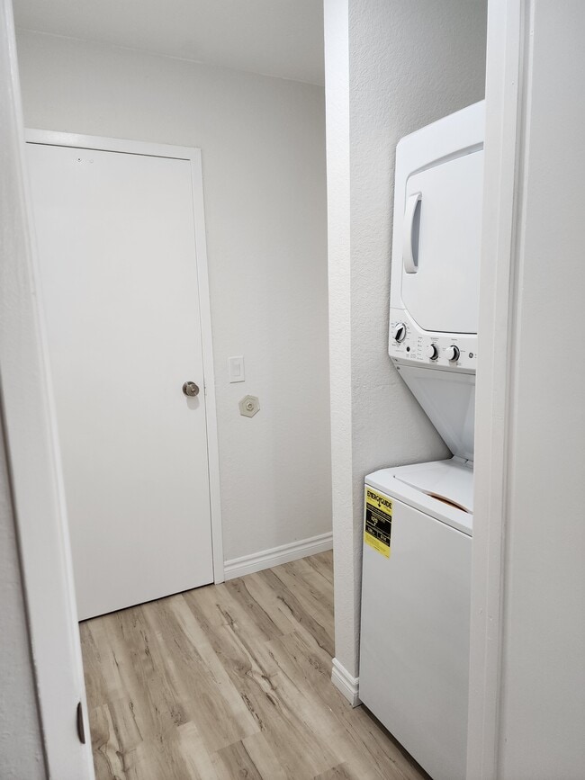 Building Photo - 4054 Nobel Dr