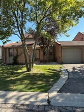 Building Photo - 3028 Moon Lake Dr