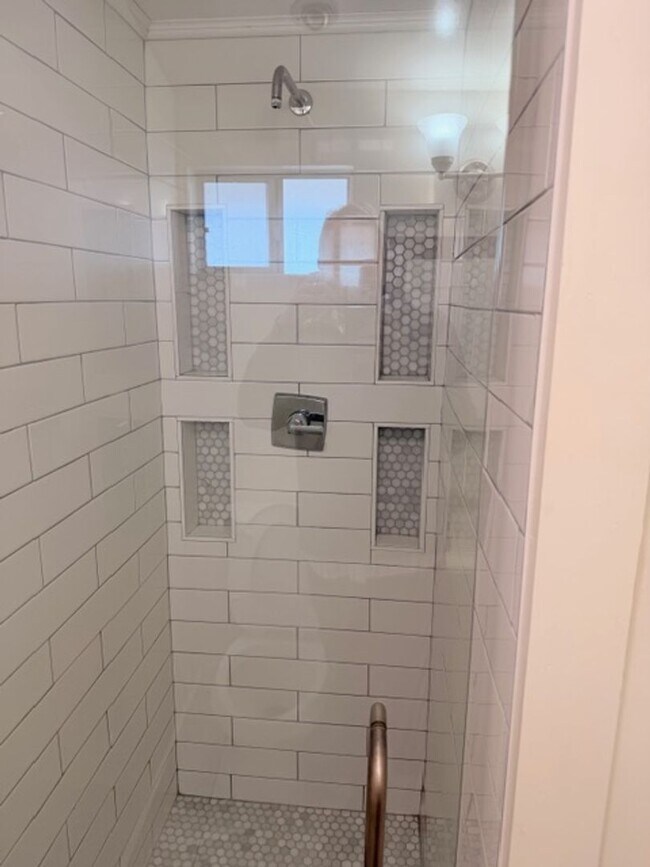 Building Photo - 3 bedroom 2 bath house for Lease