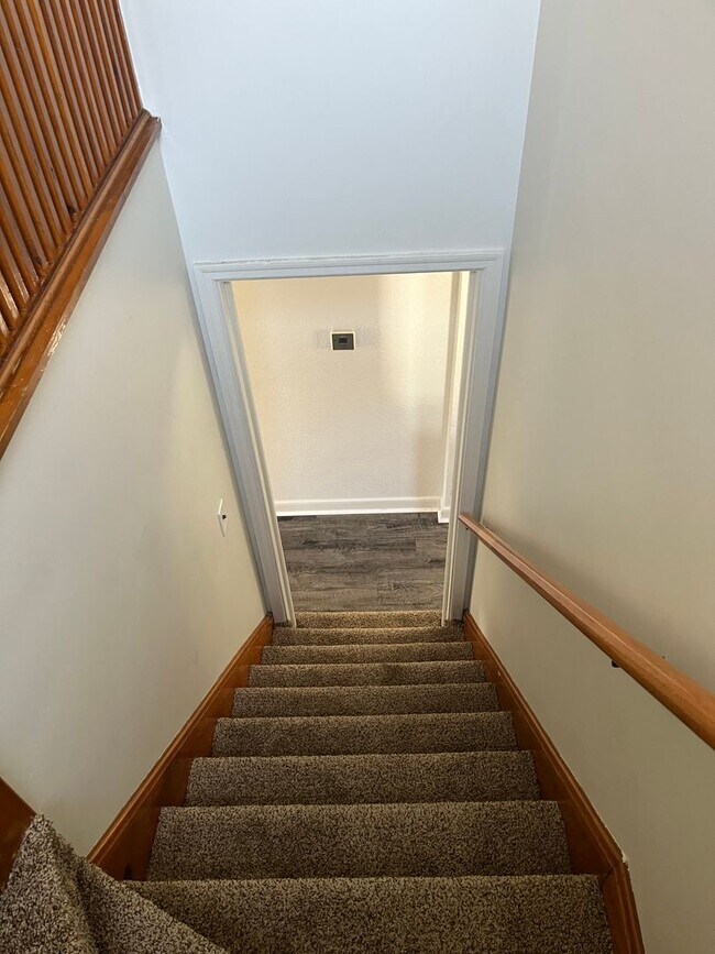 Building Photo - 3 Bedroom Home for rent in Urbandale, IA