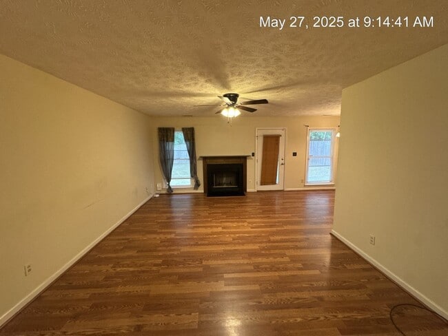 Building Photo - 1641 Veanna Dr