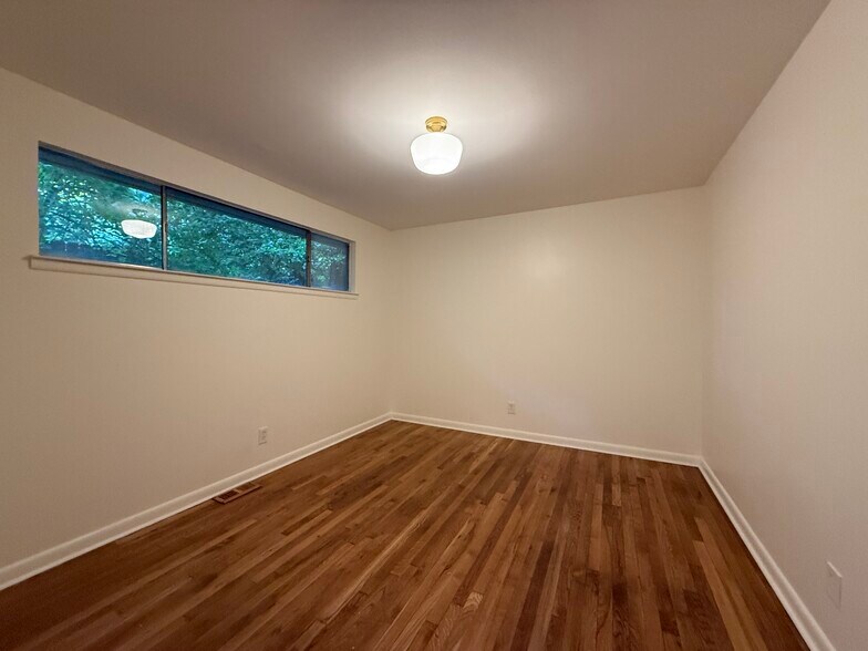 Building Photo - 3808 Woodmont Ln