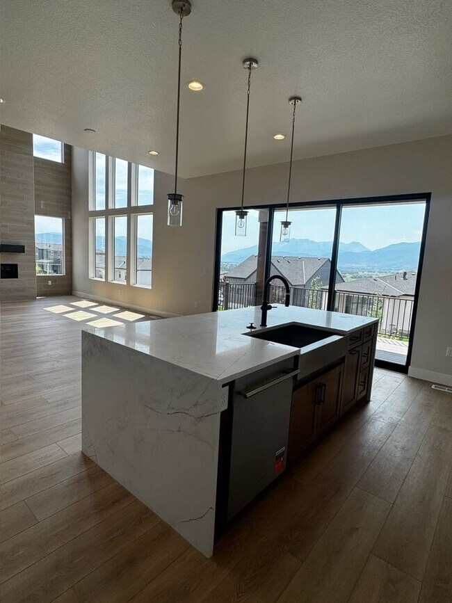 Building Photo - Brand-New Luxury Rental | 6 Bed, 5.5 Bath | 6,510 Sq Ft | Jordanelle Ridge, Heber City | $8,000/mo