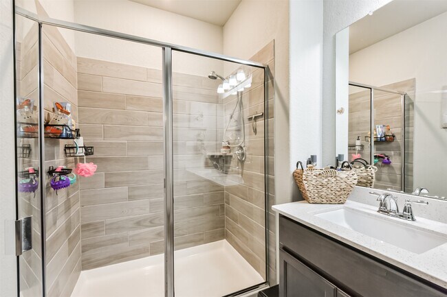 Building Photo - 123 Buttonwood Ct