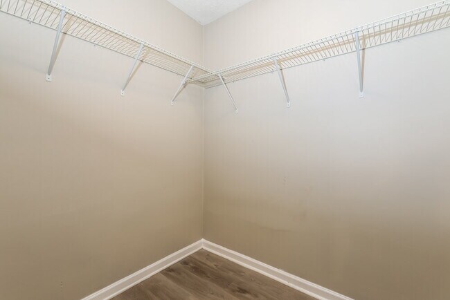Building Photo - 527 Brookfield Way