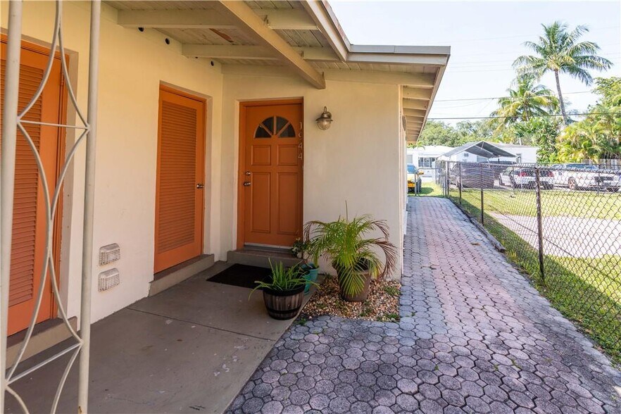 Building Photo - 1944 Adams St