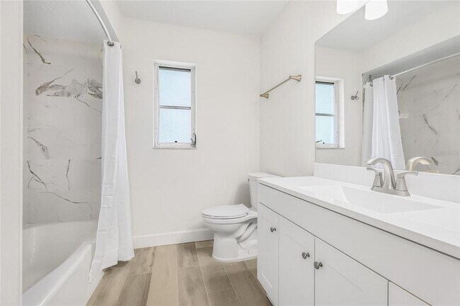 Building Photo - 2202 Cork Oak St W