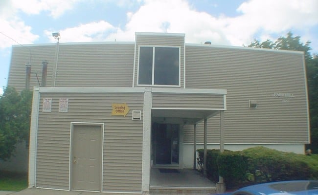Building - Parkhill Apartments
