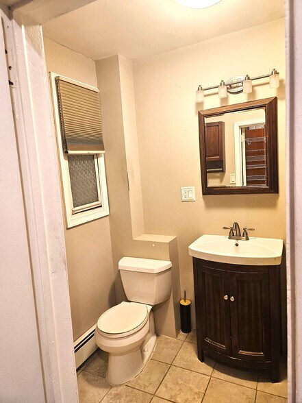 Building Photo - 289 Nagle St