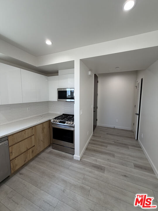 Building Photo - 124 S Croft Ave