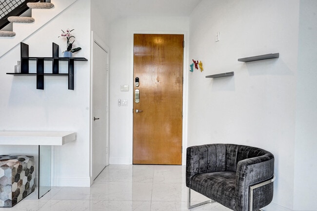 Building Photo - 365 SE 6th Ave