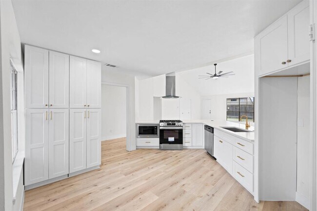 Building Photo - 2314 Edgedale Dr