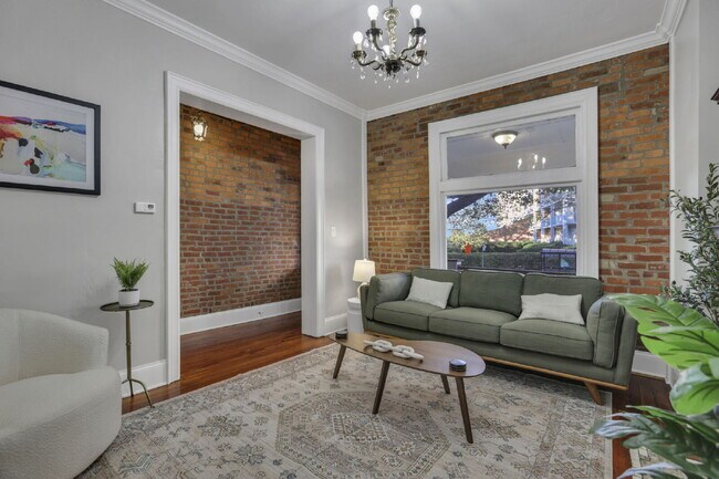 Building Photo - Stunning Restored 4BR Home Steps from Goodale Park & the Short North