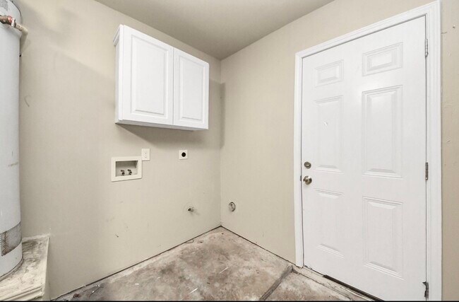Building Photo - 9638 Ravensworth Dr