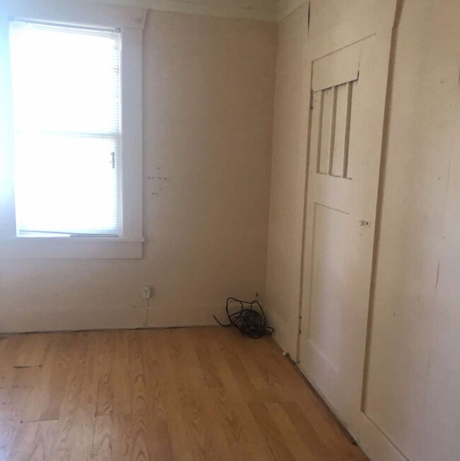 Building Photo - 4147 St Vincent Ave