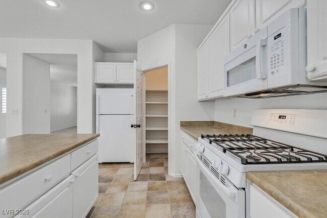 Building Photo - 1660 Rockcrest Hills Ave