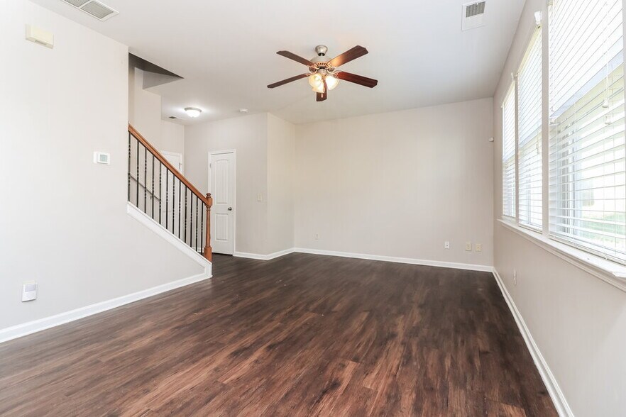 Building Photo - 98 High Point Way