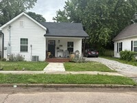 Building Photo - 3BR/2BA One-Level Home near Downtown - SHORT-TERM lease available