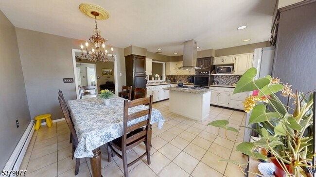 Building Photo - 827 Savitt Pl