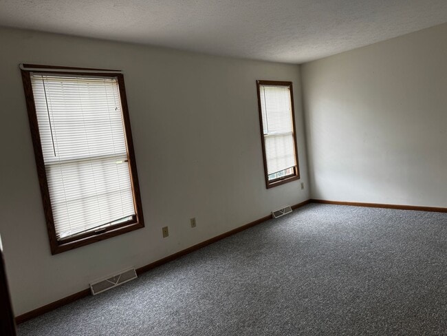 Building Photo - Two bedroom apartment