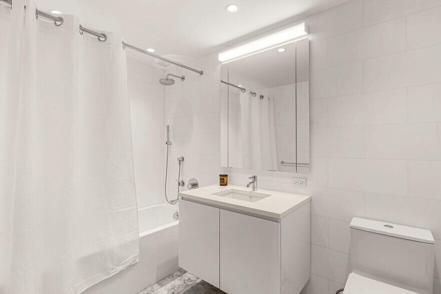 Building Photo - 685 1st Ave