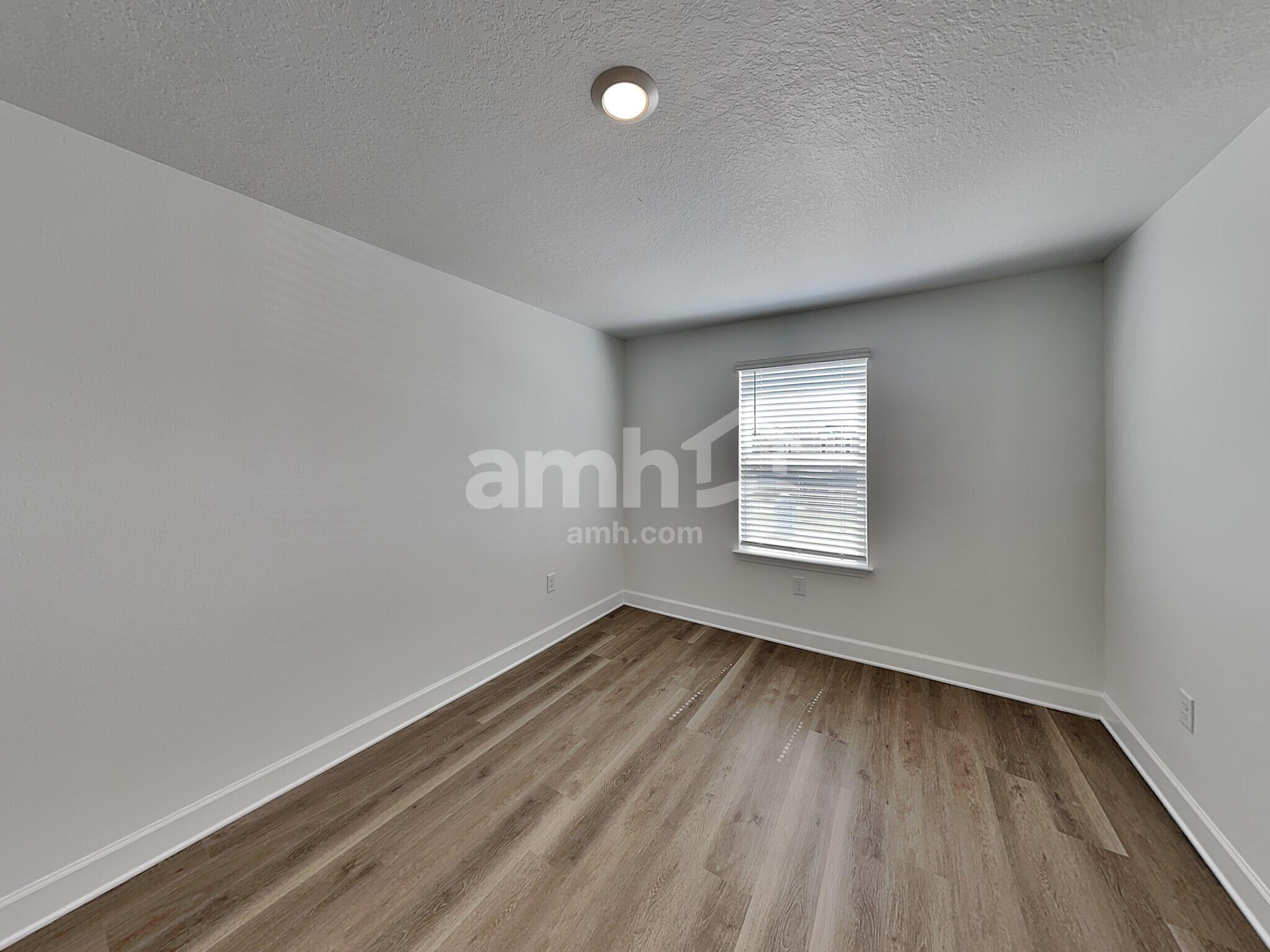 Building Photo - 16458 Cheyanne Ct