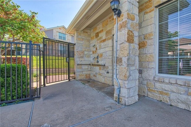 Building Photo - 1900 Scofield Ridge Pkwy