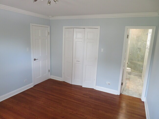 Building Photo - 932 Brantwood Ave