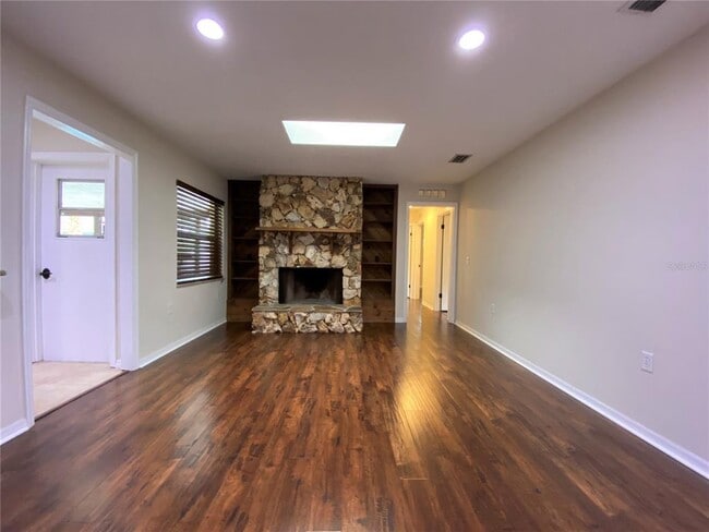 Building Photo - 214 Stevenage Dr