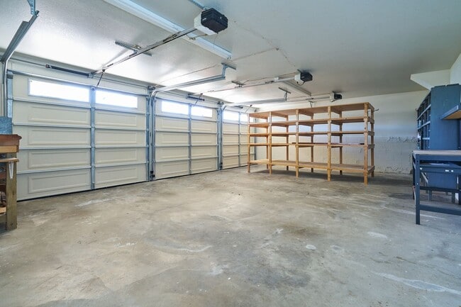 Building Photo - Aqua Vista - Entertainers Playhouse