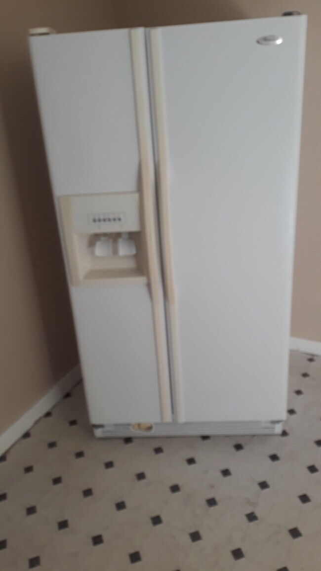 Building Photo - 223 Hood St