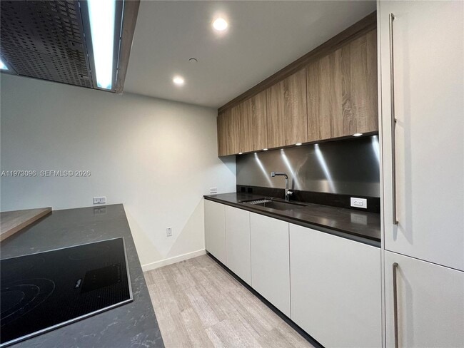 Building Photo - 1000 Brickell Plaza