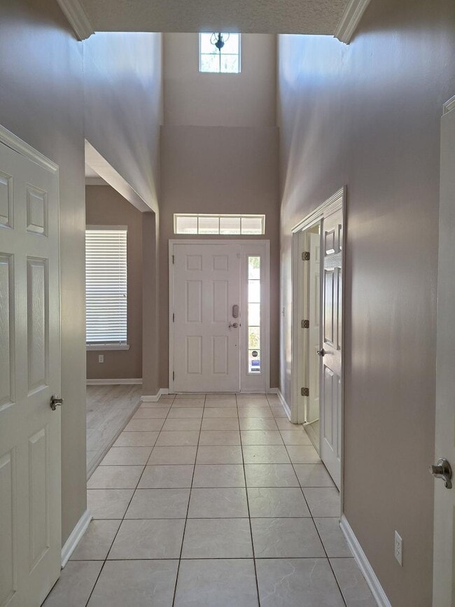 Building Photo - 5 bedroom in Jacksonville FL 32258