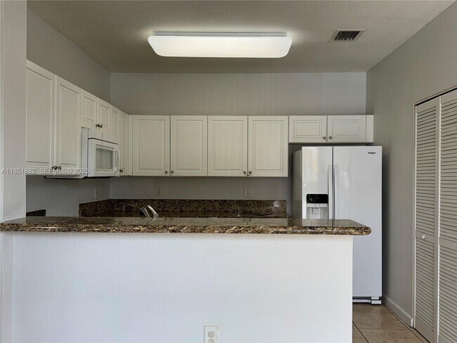 Building Photo - 2933 SE 2nd Dr