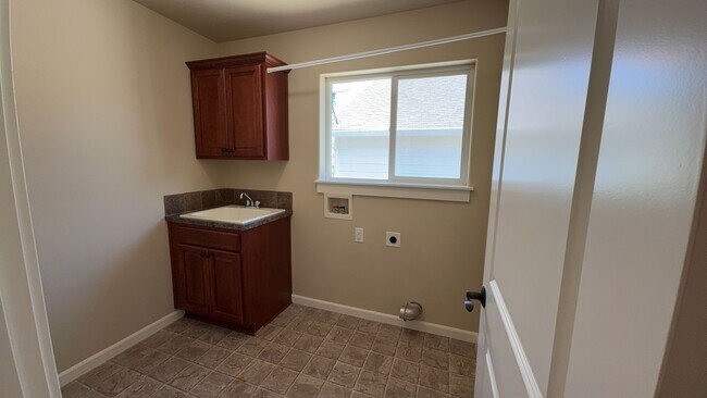 Building Photo - 5363 Kali St SE