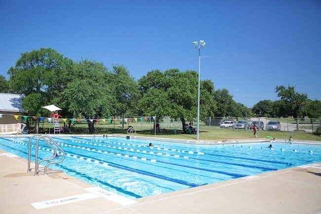 Building Photo - 3504 Gable Dr