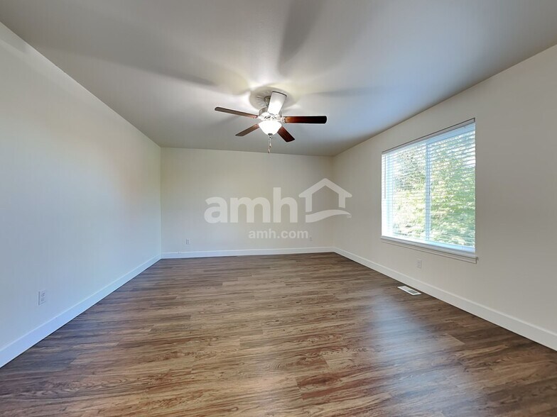 Building Photo - 13918 106th Ave E