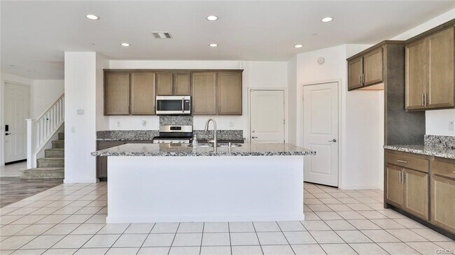 Building Photo - 2832 E Clementine Dr