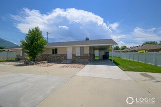 Building Photo - 934 E 500 N