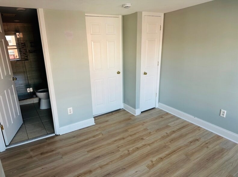 1st Bedroom w/ Full Bath attached - 829 S Linwood Ave