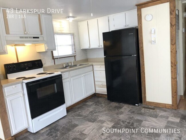 Building Photo - 43 Larkspur Dr