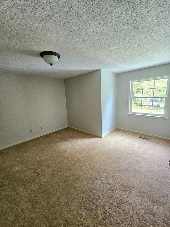 Building Photo - 100 Timberline Ct